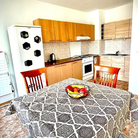 Sea ​​View Apartment *